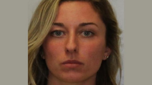 Acusan a profesora de abusar de menor y enviarle fotos desnuda por Snapchat