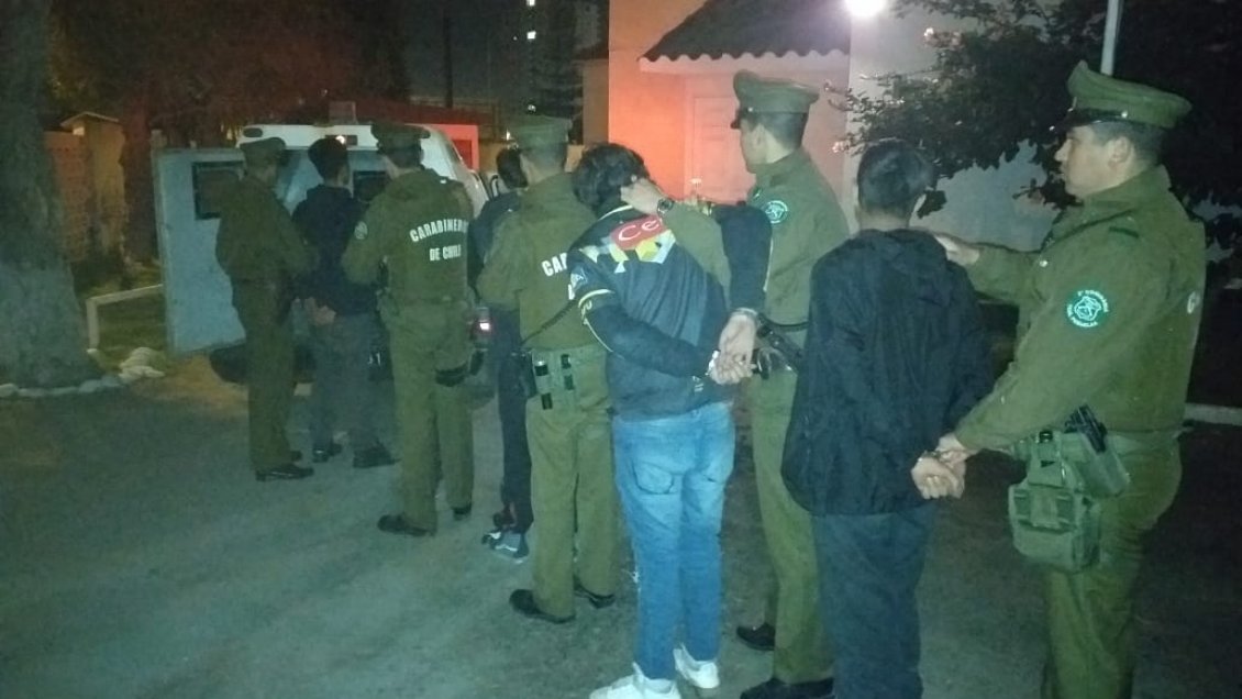 En una hora cometieron tres robos y quemaron un auto: Delincuentes fueron detenidos en Coquimbo