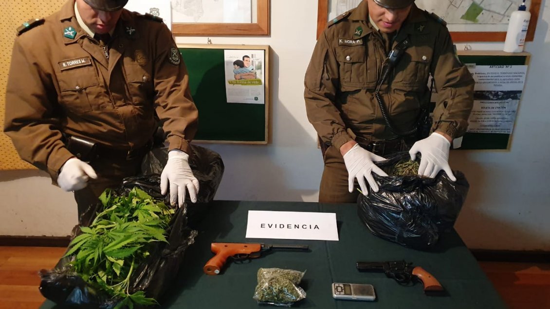 Prisión preventiva para sujeto acusado de vender droga y mantener cultivo indoor