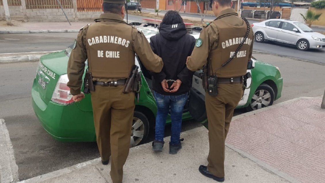 Mujer con prontuario fue detenida tras violento robo a un adulto mayor