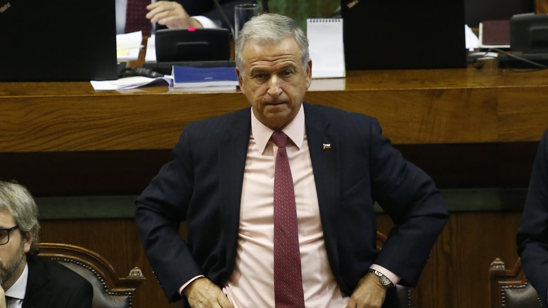 Ministro Larraín descartó 