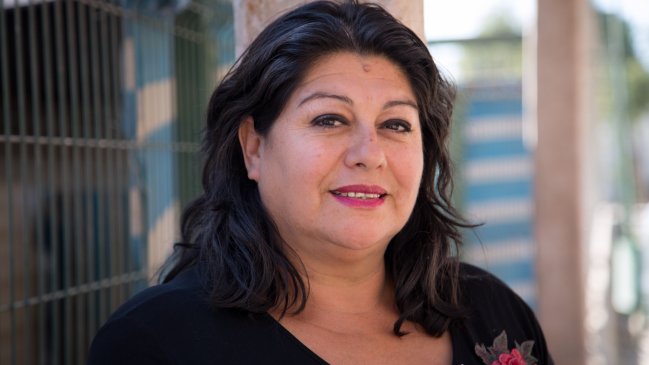 Reconocen a emprendedora que produce eco adoquines con relaves mineros