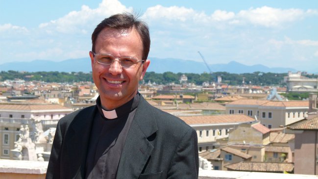 Justicia vaticana absolvió a sacerdote acusado de abusos contra una ex monja