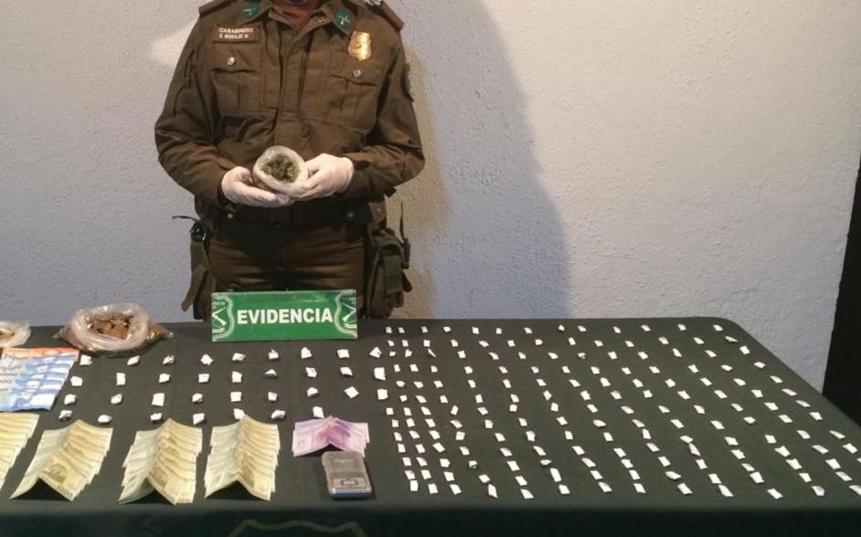 Maule: Carabineros detuvo a pareja que traficaba a metros de un colegio