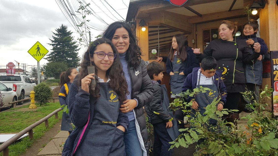 Restaurante de Temuco eliminó los envases plásticos y entregará 800 árboles nativos a sus clientes