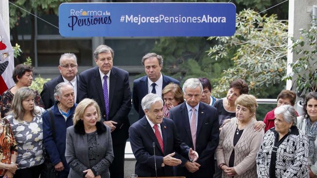 Encuesta Cadem: El 53% rechaza la reforma de pensiones de Piñera
