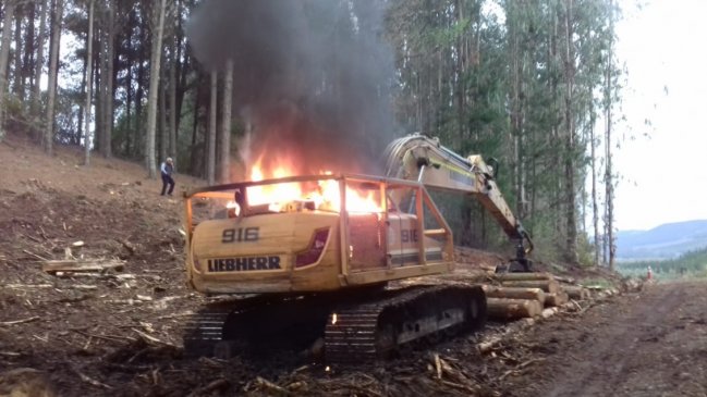 Nuevo atentado incendiario destruyó maquinaria forestal en fundo de Lautaro