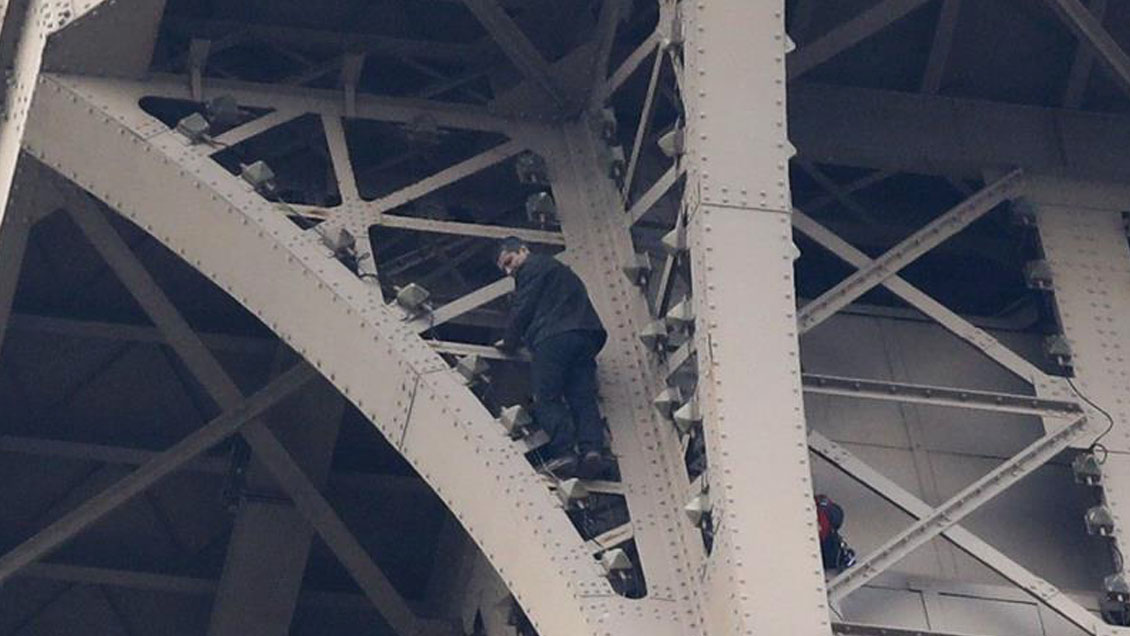 Escalador intruso obligó a cerrar la Torre Eiffel
