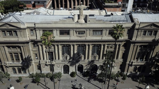 UC impide izar bandera de la diversidad por 