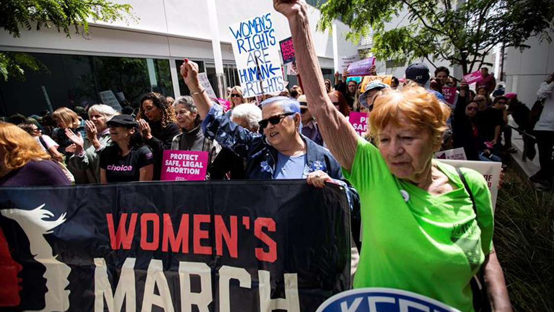 Multitudinarias protestas en todo EEUU contra las leyes antiaborto aprobadas en ocho estados