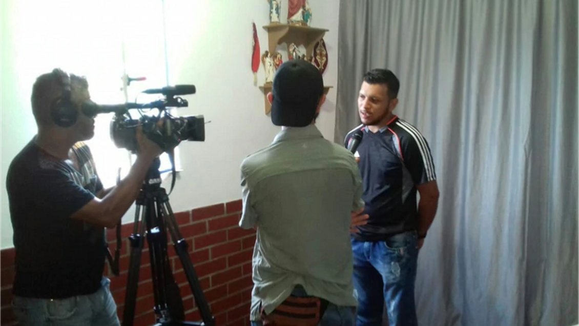 Acusan a equipo de Telesur de hacerse pasar por periodistas de TVN