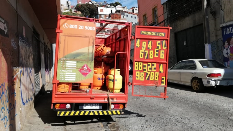 Fornido delincuente escapó con dos balones de gas al hombro pero fue capturado