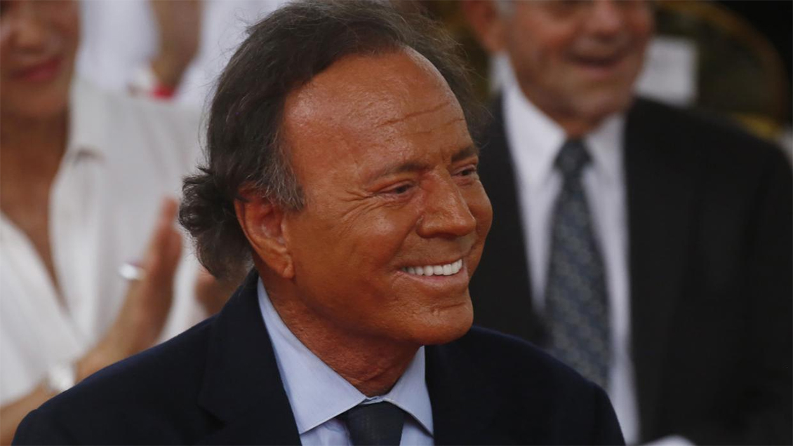 Julio Iglesias hará la prueba de ADN si juez continúa proceso por paternidad
