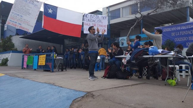Profesores de prestigioso colegio iquiqueño iniciaron huelga: 1.600 alumnos sin clases