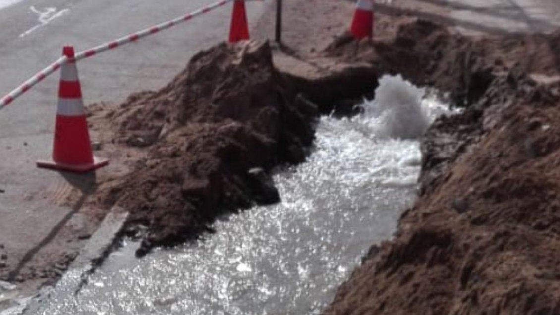 Corte de agua por rotura de matriz afecta 1.200 hogares en Antofagasta