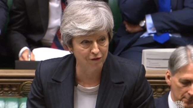 Presionada por sus ministros, Theresa May postergó la ley del 