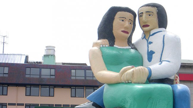 Ciudadanía decidirá el futuro de la estatua de los enamorados de Puerto Montt
