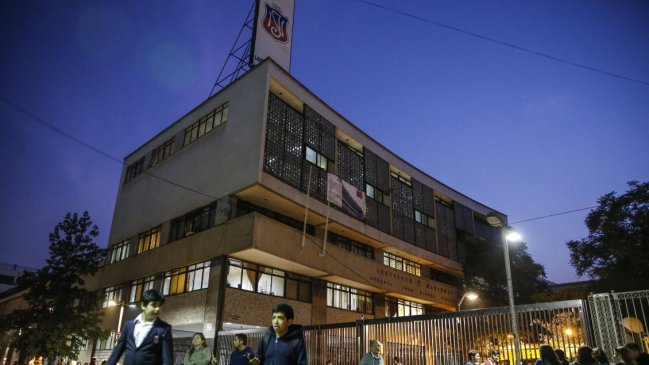 Municipalidad defendió sustento legal para revisión de mochilas en el Instituto Nacional