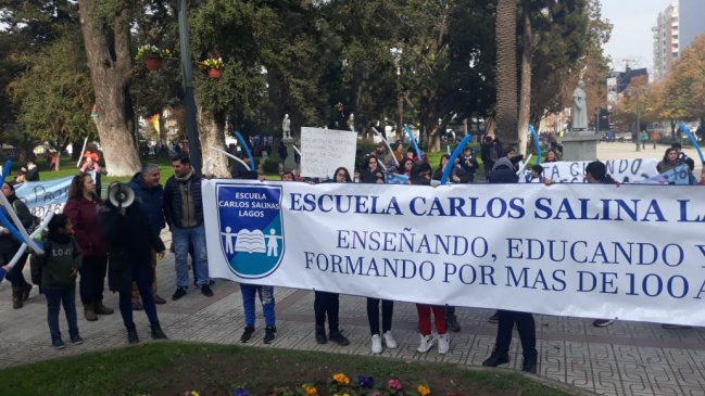 Apoderados de las ex Escuelas Concentradas de Talca protestaron en la Intendencia