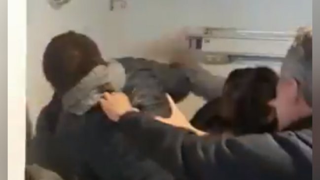 Captan pelea entre una pareja y un guardia en un hospital en Argentina