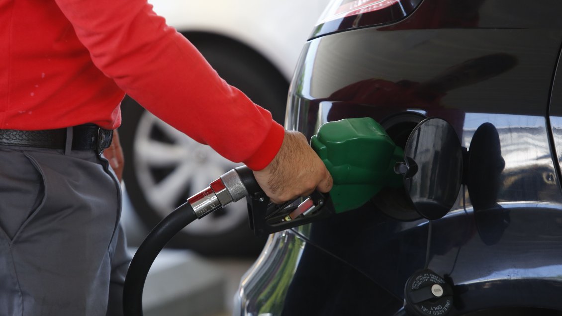 Expertos pronostican que el precio de la bencina caerá en junio