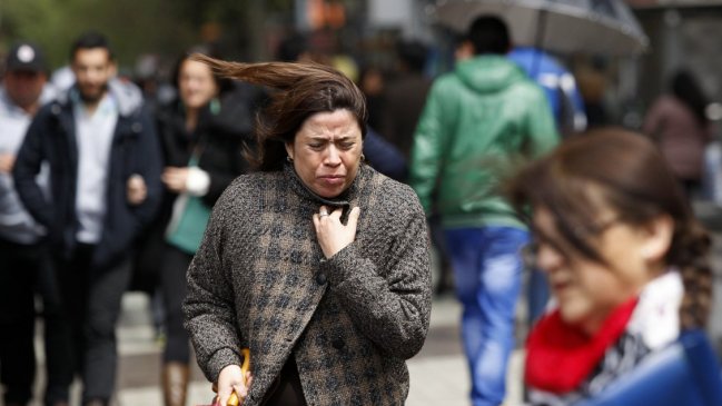 Esperan ráfagas de viento de hasta 40 kilómetros por hora en Santiago