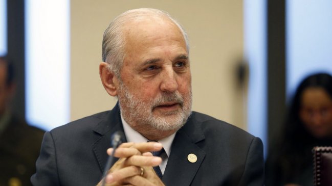 Defensa de ex carabinero presenta recurso contra Jorge Abbott, fiscal Palma y jueza de Temuco