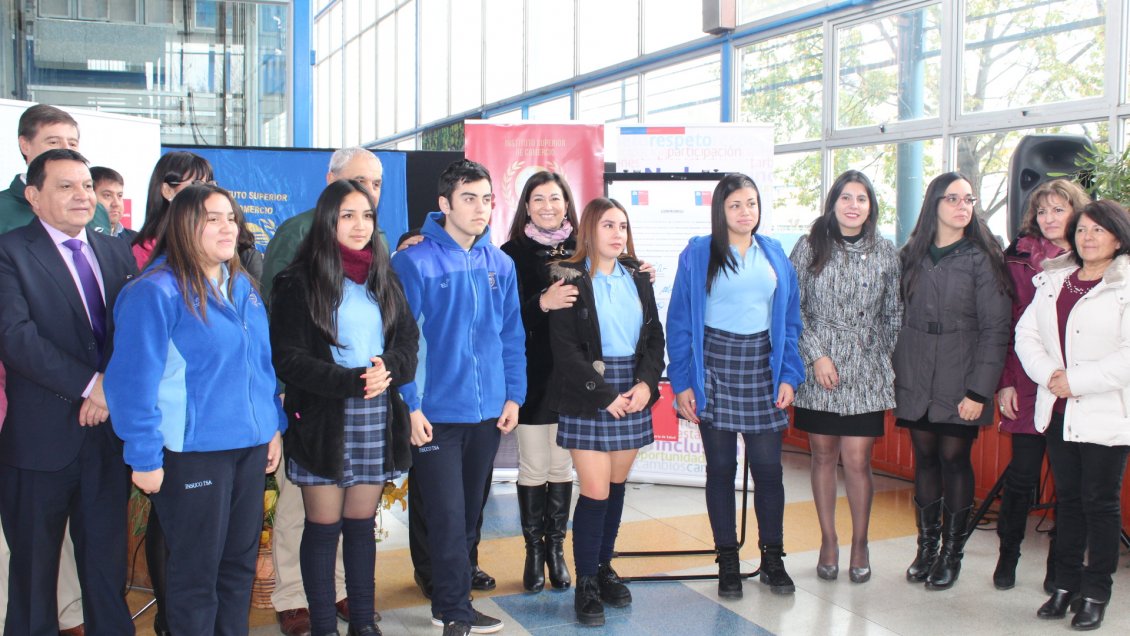 Autoridades presentan instructivo para evitar suicidios en establecimientos educacionales