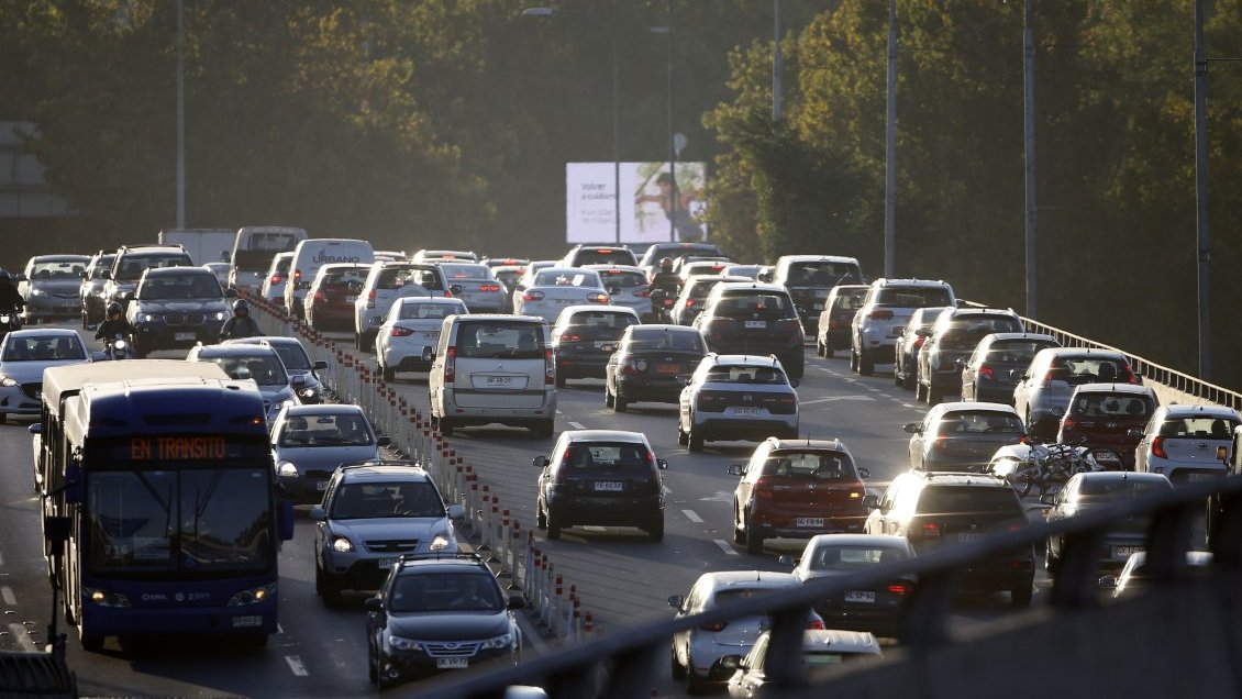 Gobierno buscará rebajar tarifas de peajes en autopistas urbanas de Santiago