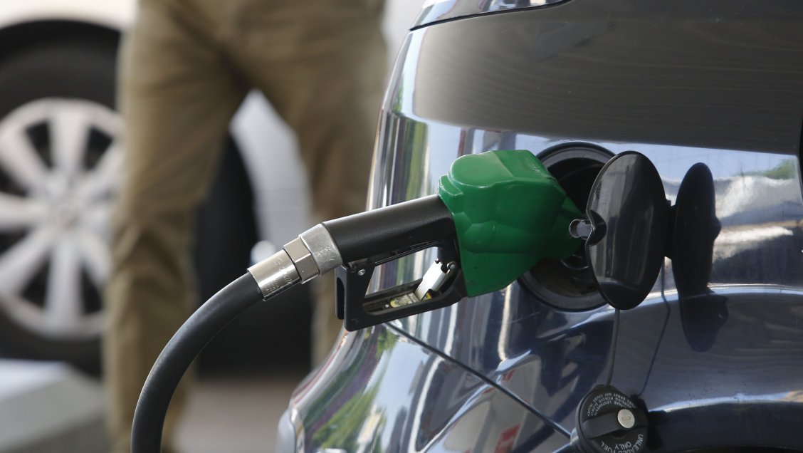 Bencinas registrarán una variación nula esta semana