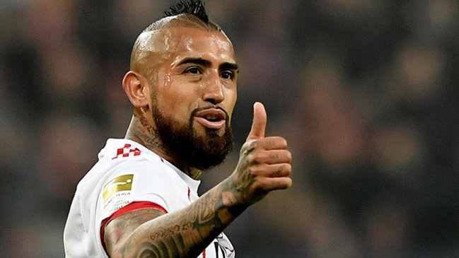 Guardaespaldas conducía un auto de Arturo Vidal y lo chocaron