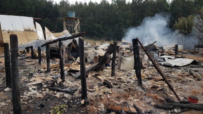 Encapuchados quemaron una casa en la comuna de Tirúa
