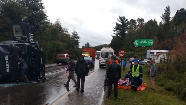 Accidente de tránsito en la ruta que une Valdivia y Paillaco moviliza a organismos de emergencia