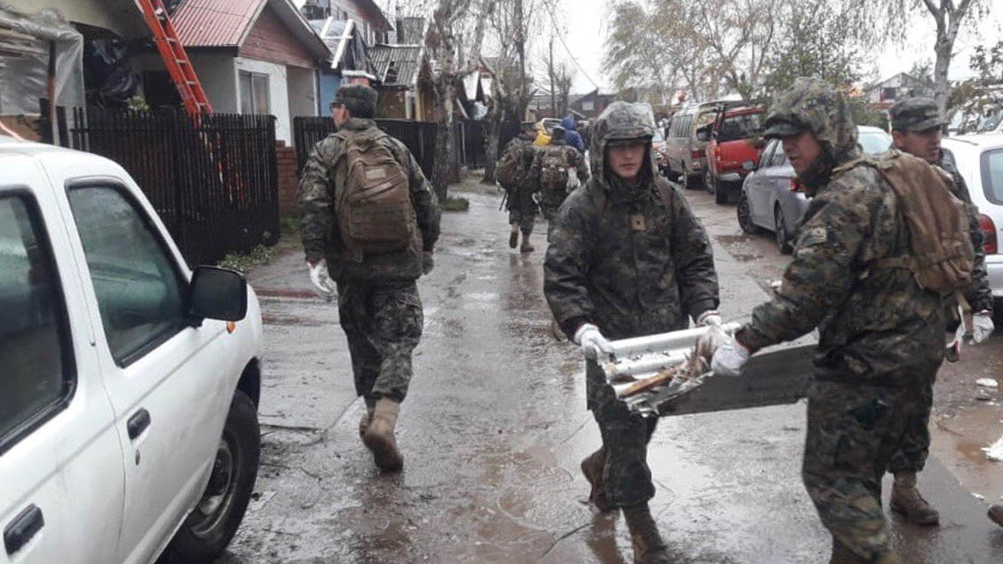 Soldados se desplegarán para limpiar y reconstruir tras trombas en Concepción y Talcahuano