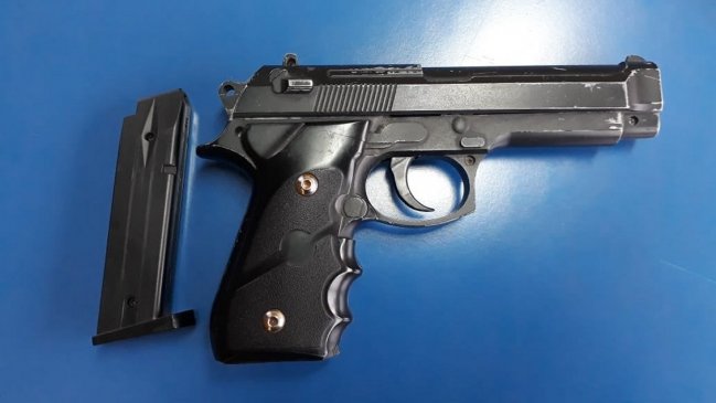 Niño llevó arma a colegio de Las Condes: Quería sacarse fotos para redes sociales