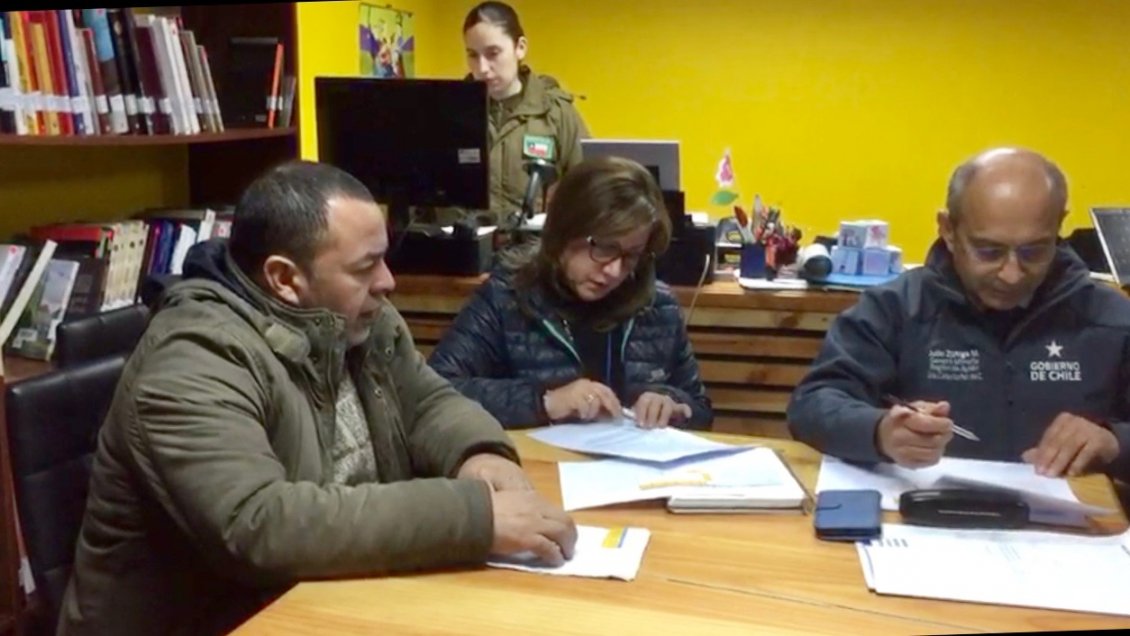 Ex trabajadores de Minera El Toqui deponen toma de puente en la Carretera Austral