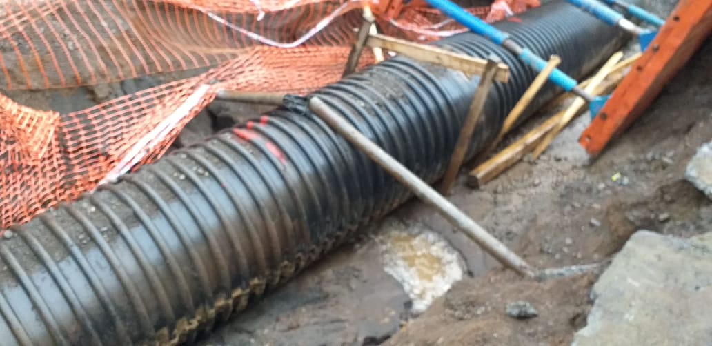 Locatarios de Temuco acusan millonarias pérdidas por retraso en instalación de colector de aguas lluvia