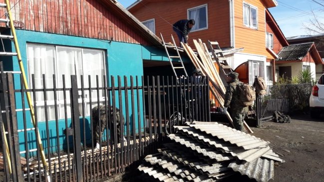 Los Ángeles: Cerca de 2.000 planchas de zinc entregadas a damnificados del tornado