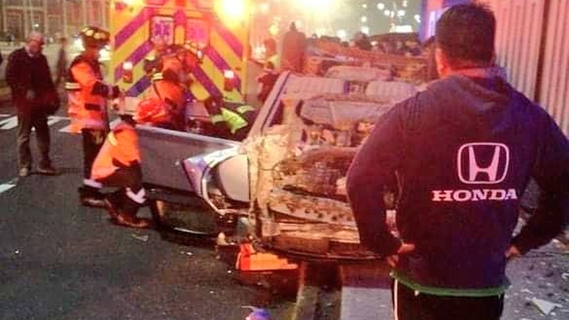 Auto se volcó tras evadir control policial en Iquique