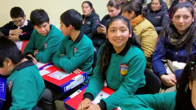 Entregan computadores a niños de Cochrane, Tortel y Villa O'Higgins