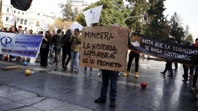 Gobierno: No entendemos qué justifica el paro de profesores