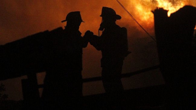Un hombre falleció en el incendio de su mediagua en Peñalolén