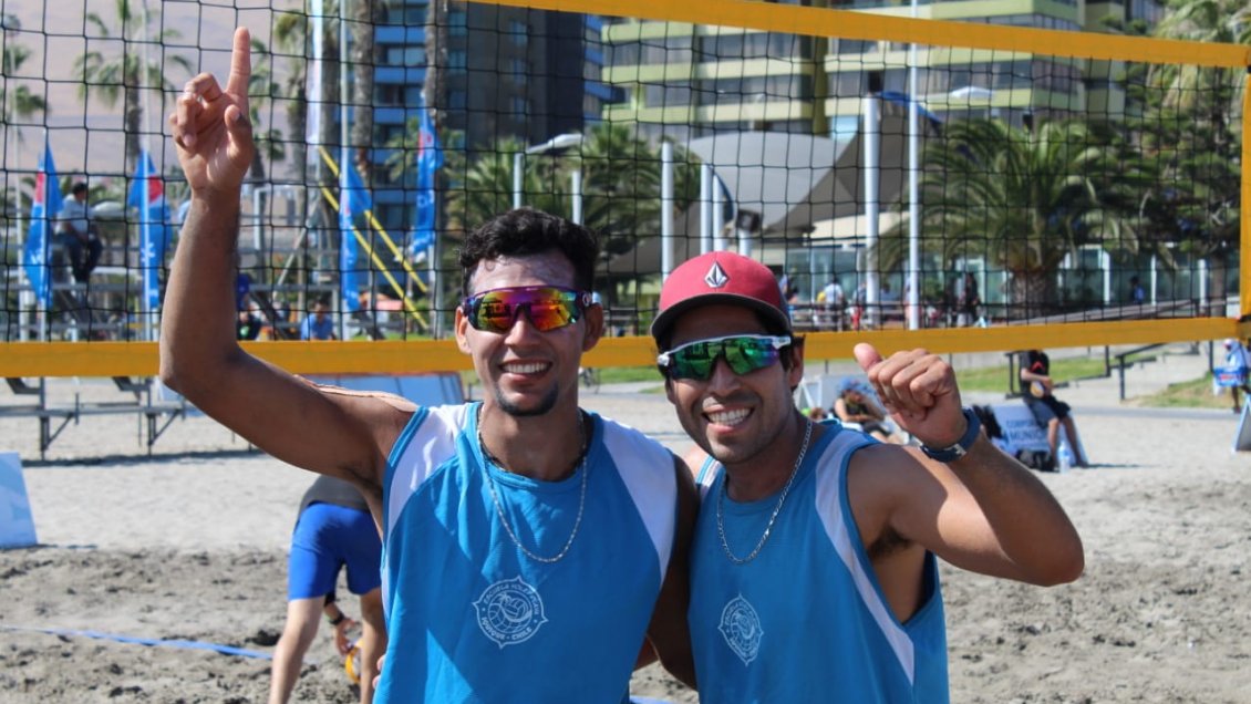 Dupla de iquiqueños se quedó con el oro en encuentro internacional de voleibol playa