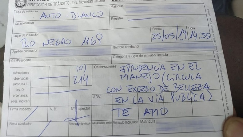 Multan a una mujer por 