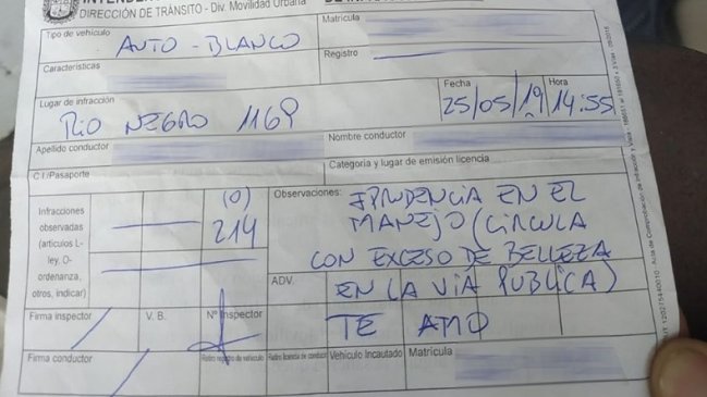 Multan a una mujer por 