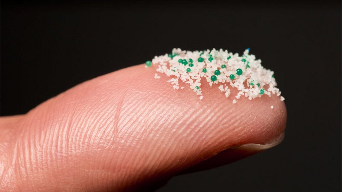 Una persona puede ingerir más de 70 mil partículas de microplástico al año