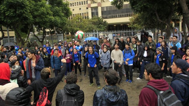Sociedades científicas piden revertir electividad de Educación Física