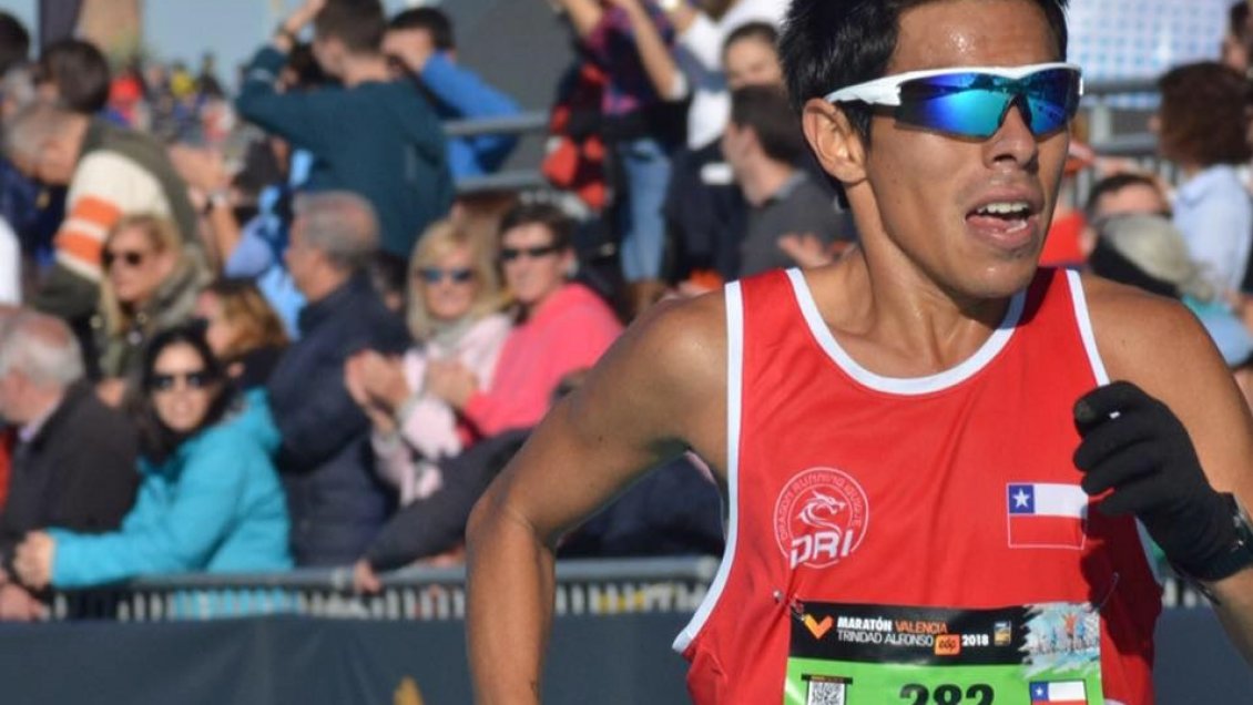 Luksic costeará pasajes a deportista iquiqueño que vende rifas para correr el Maratón de Berlín