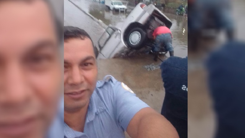 Selfie de un inspector de tránsito en accidente que dejó un muerto provocó indignación