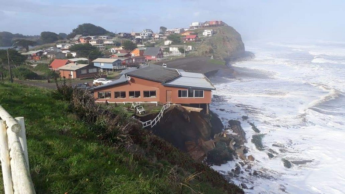 Marejadas ya botaron parcialmente restaurante de Puerto Saavedra